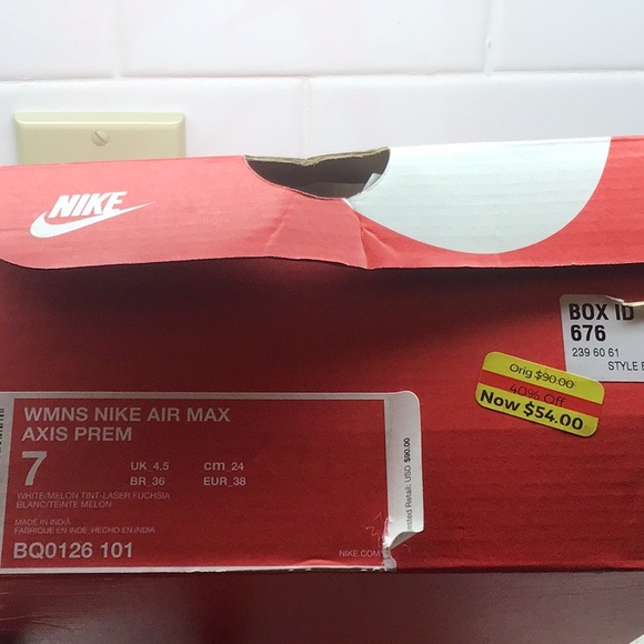 SOLD!! Nike Air Maxis 💛 size 7 💛 —NWT! - Picture 14 of 15